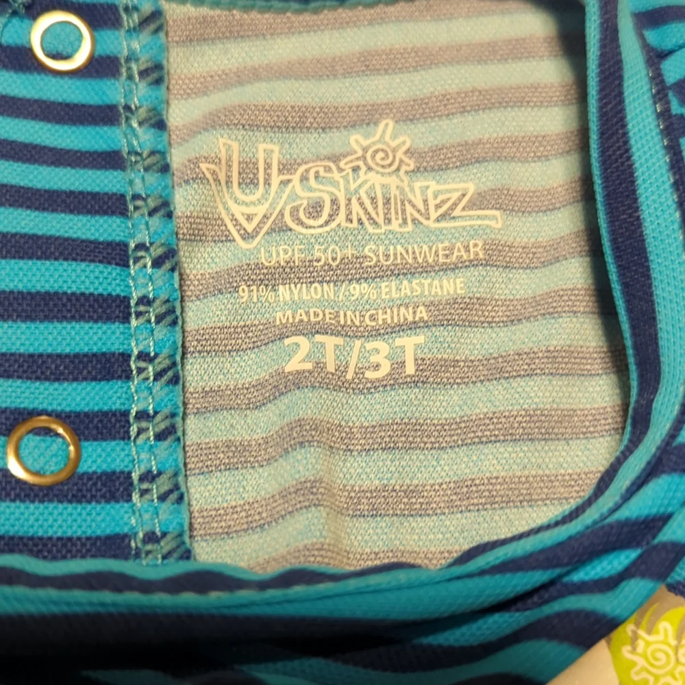 UV Skinz (cancer foundation) Rashguard Swimsuit and Swim Trunks 2-3T worn once - Picture 4 of 7